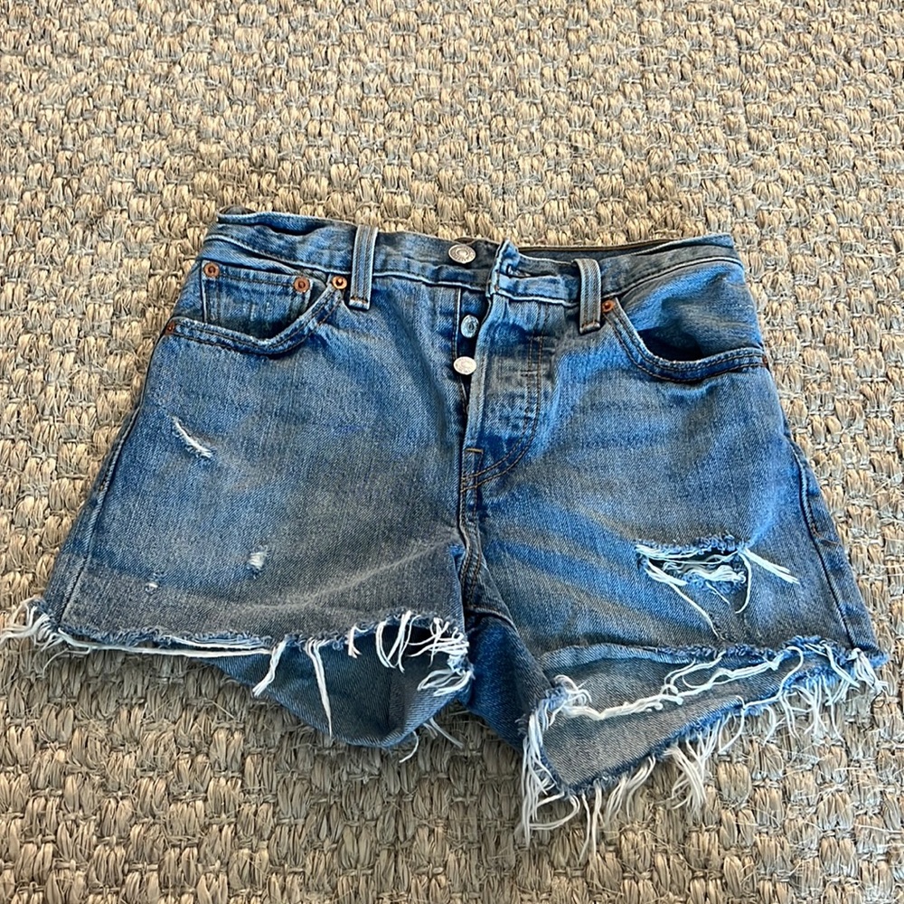 Levi denim short wedgie size 25